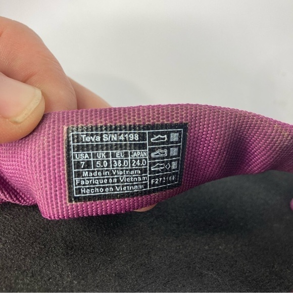 Teva flip flops size 7 - Picture 6 of 8